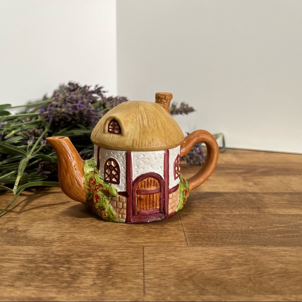 Tiny teapot